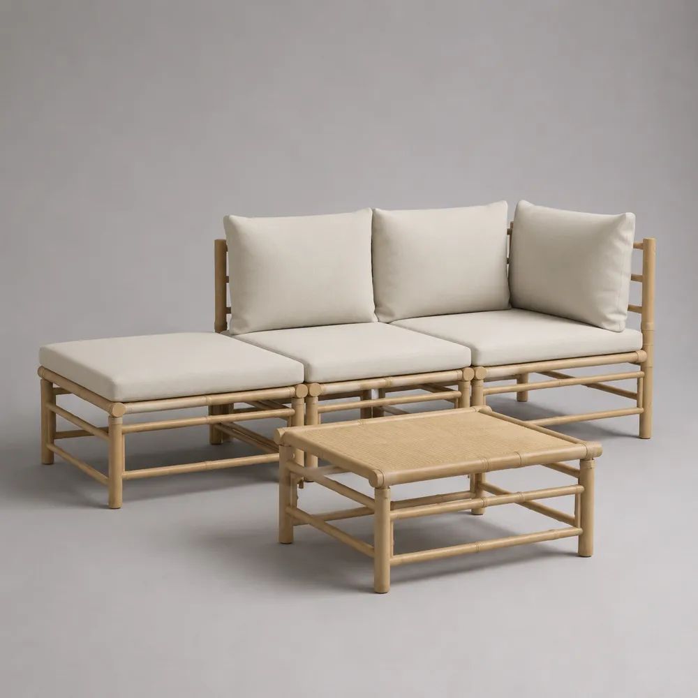 Salon de jardin 5 pièces en bambou massif naturel avec canapé d’angle 3 places, repose-pieds, coussins écrus et table 70 × 55 × 38 cm, dimensions totales 210 × 140 × 76 cm